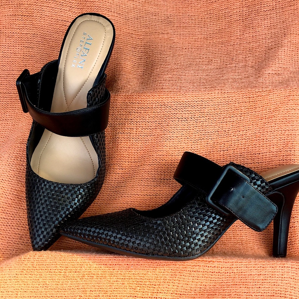 9M Black Alfani Swelled Buckled Heel